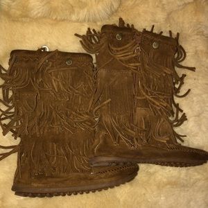 Girls moccasin boots